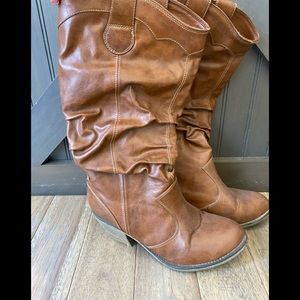 Boots size 8 1/2